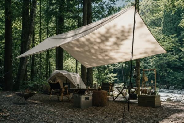 canvas-tarpaulin-used-as-a-breathable-outdoor-shelter